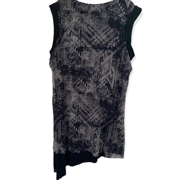 2/$30🌻 mblm Sleeveless Hip Length Blouse - Picture 7 of 9